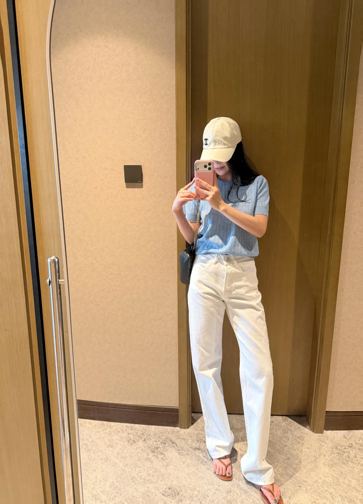 샤넬 화이트 레더 더블 C 메탈 장식 여성 바지 상세 이미지 2