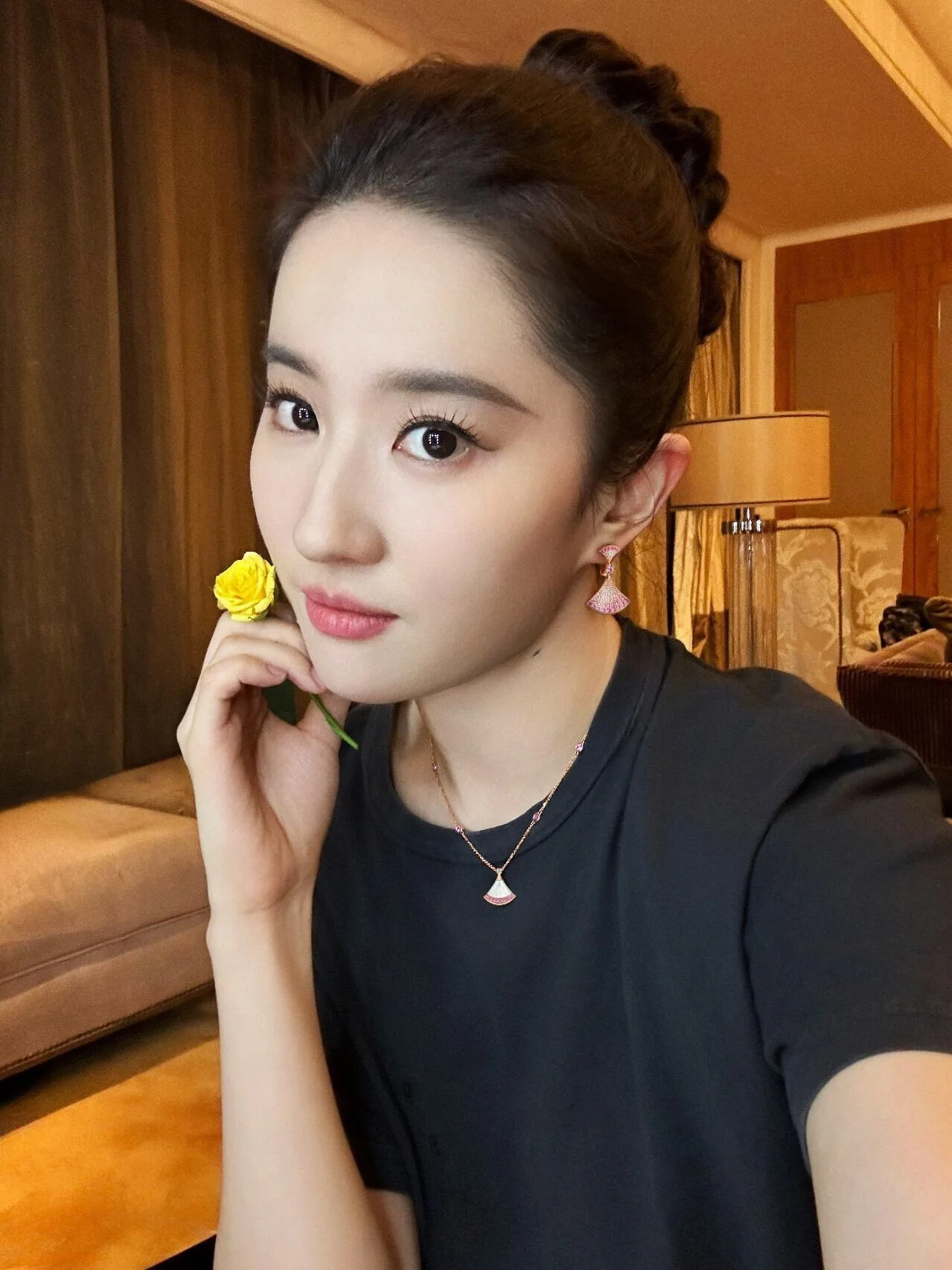 불가리 디바즈 드림 로즈골드 귀걸이 상세 이미지 2