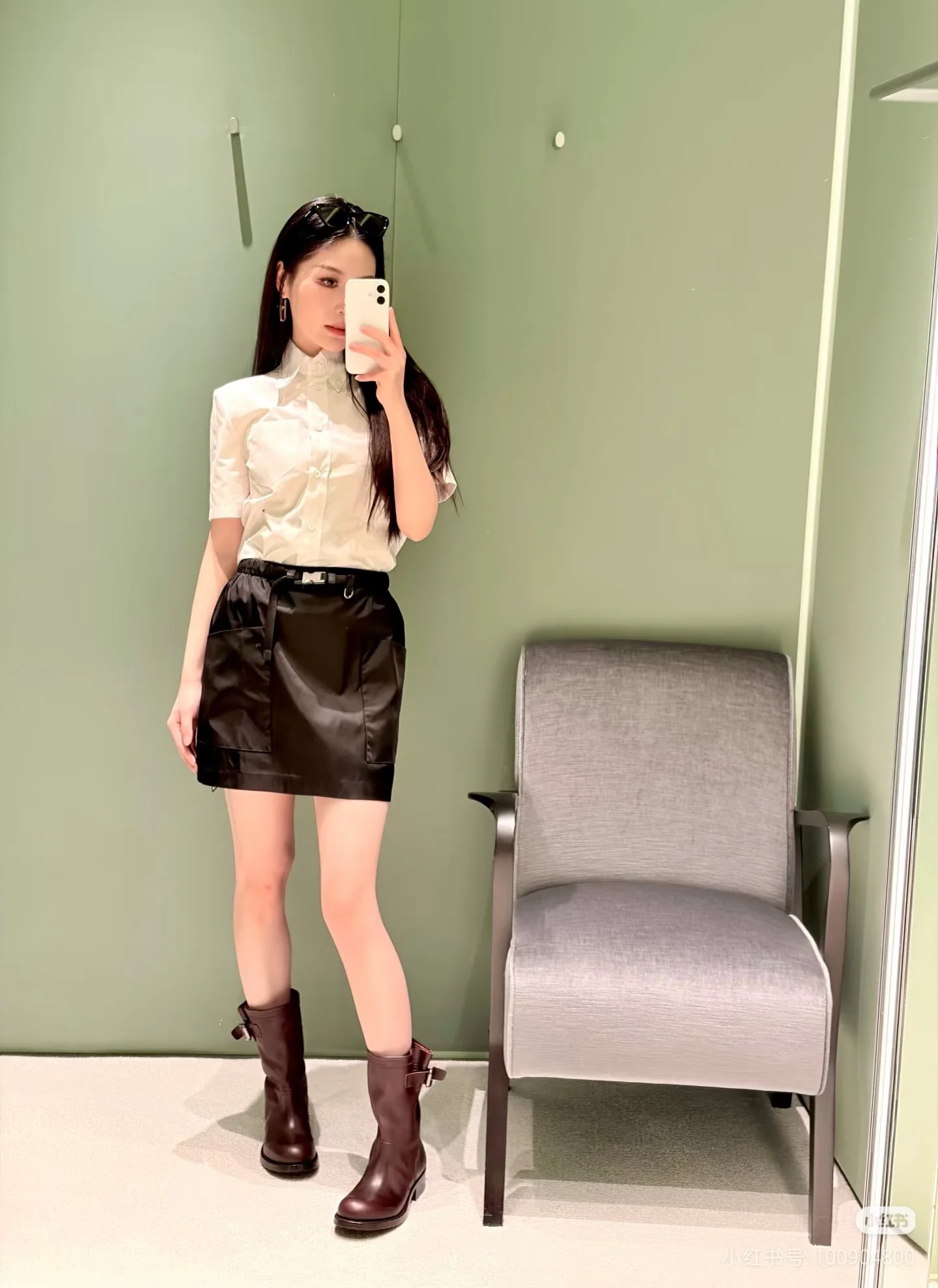 프라다 로고 자수 포켓 코튼 카라 반팔 티셔츠 2026 SS 상세 이미지 4