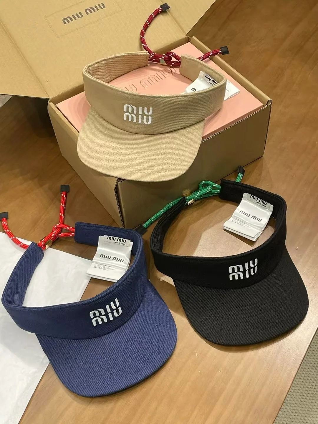 미우미우 드로스트링 바이저 모자 상세 이미지 2