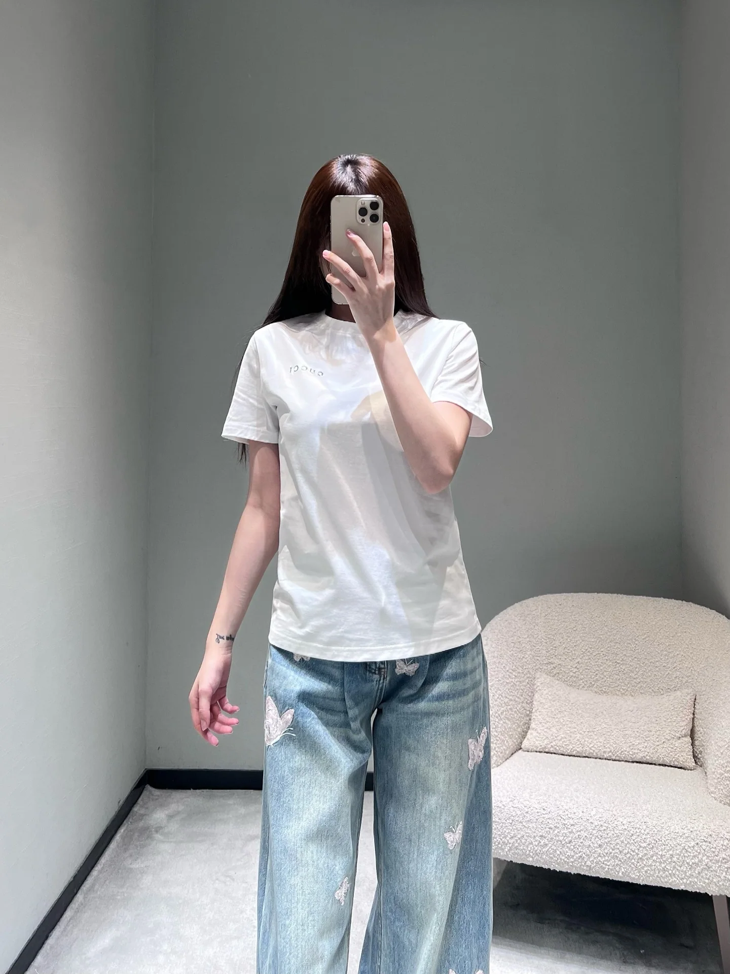 구찌 레터 자수 반팔 티셔츠 여성의류 상세 이미지 3
