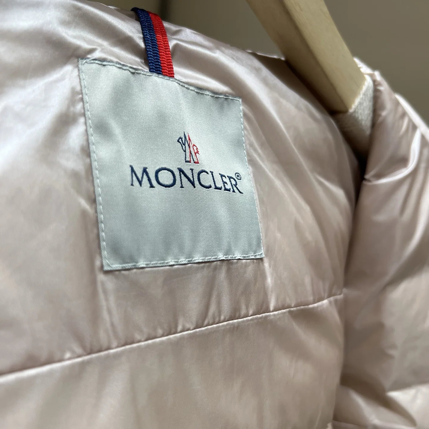 몽클레어 자스민 여성 미들 후드 패딩 상세 이미지 7