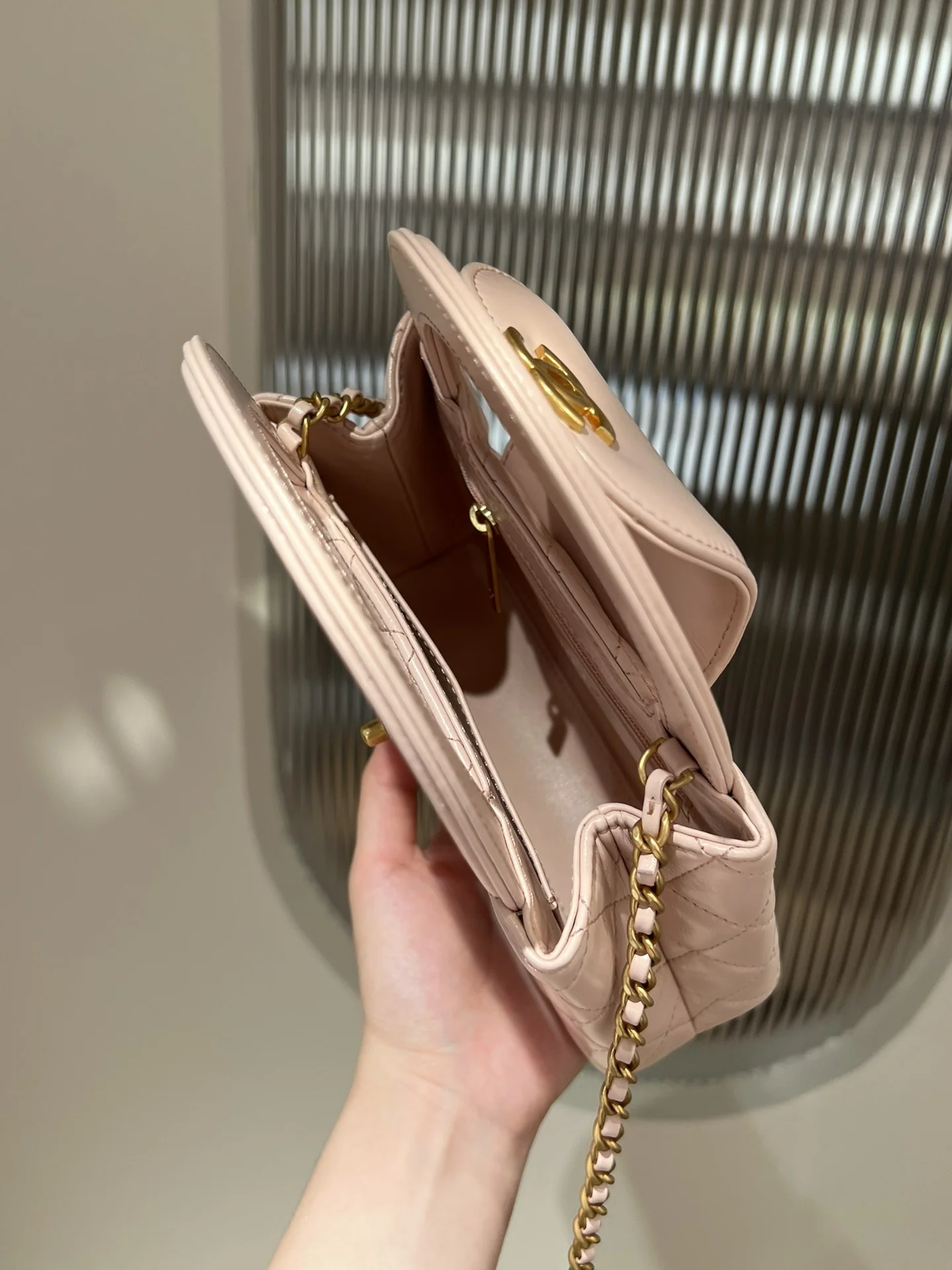 샤넬 벚꽃 핑크 송아지가죽 가방 상세 이미지 8