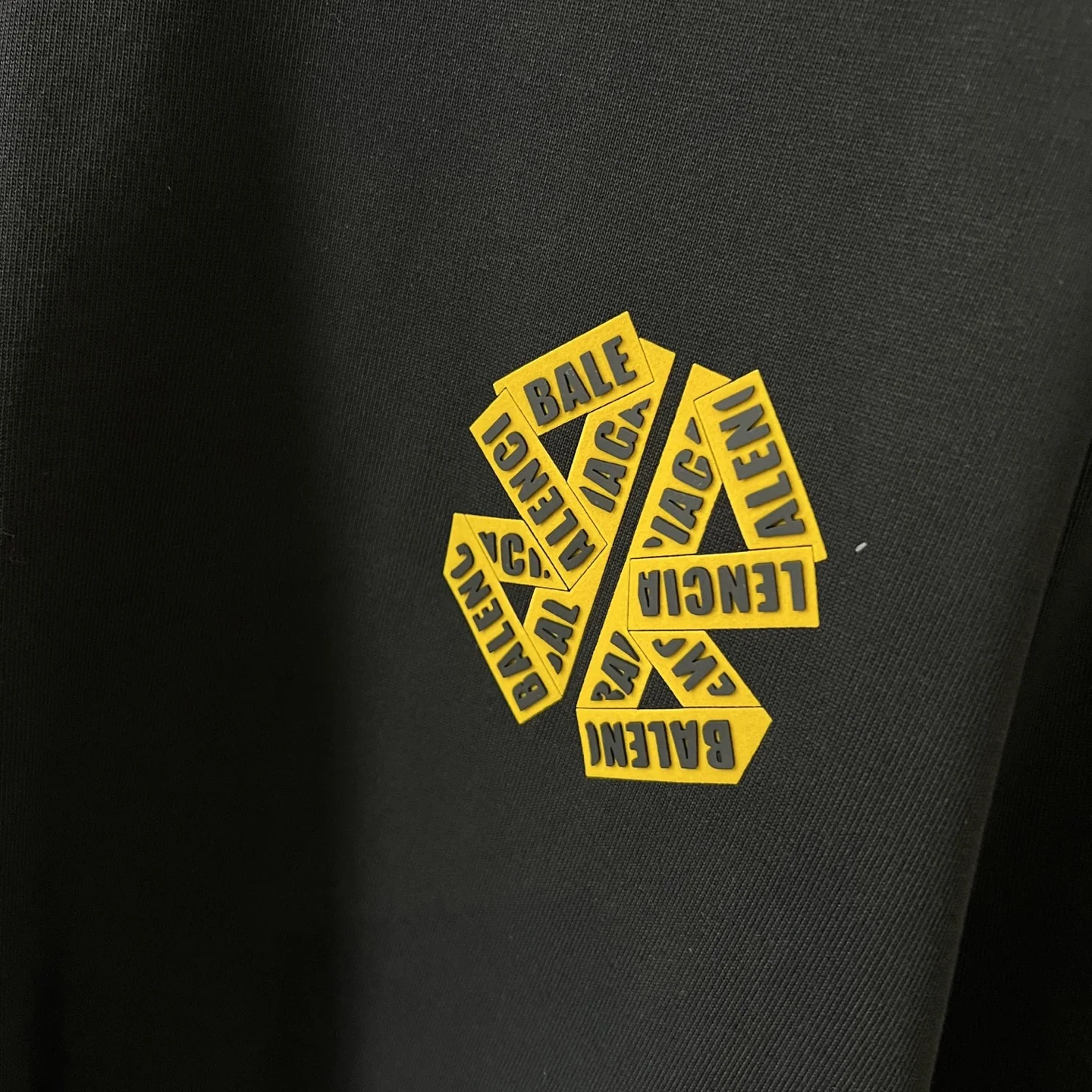 발렌시아가 남성 리브 코튼 긴팔 티셔츠 상세 이미지 6