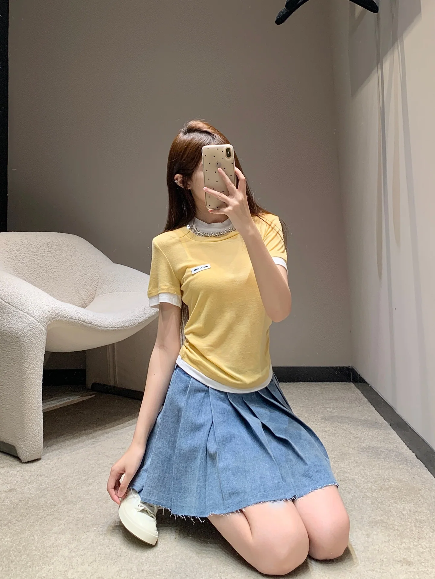미우미우 라인스톤 넥 페이크 투피스 슬림핏 반팔 티셔츠 26 SS 상세 이미지 7