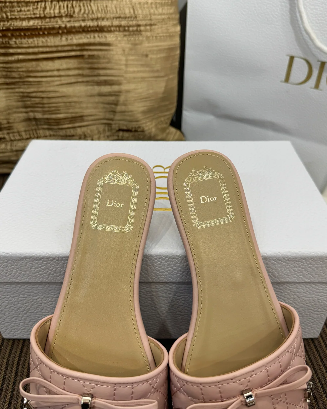 디올 카나주 램스킨 퀼팅 샌들 상세 이미지 8