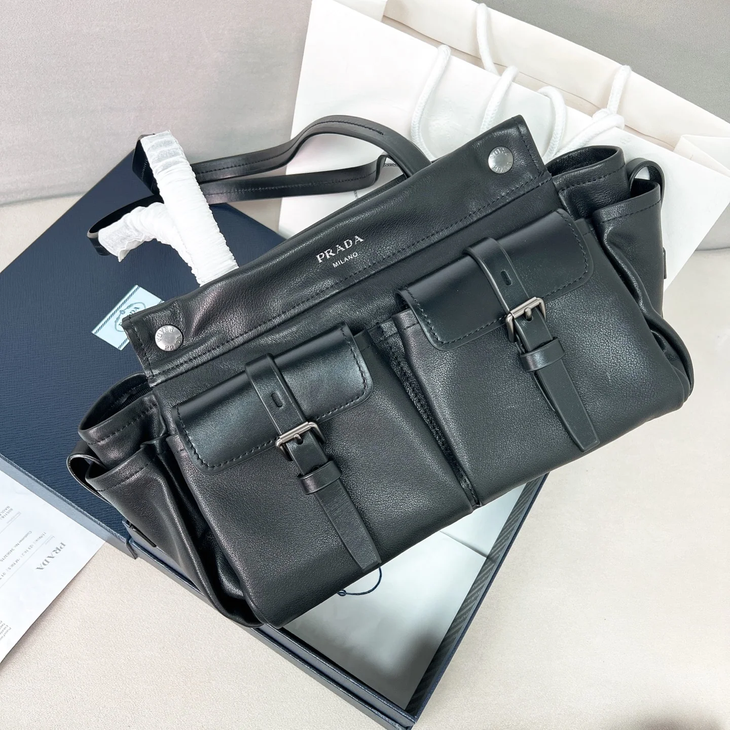 프라다 루트 레트로 미디엄 토트백 1BG645 127942
