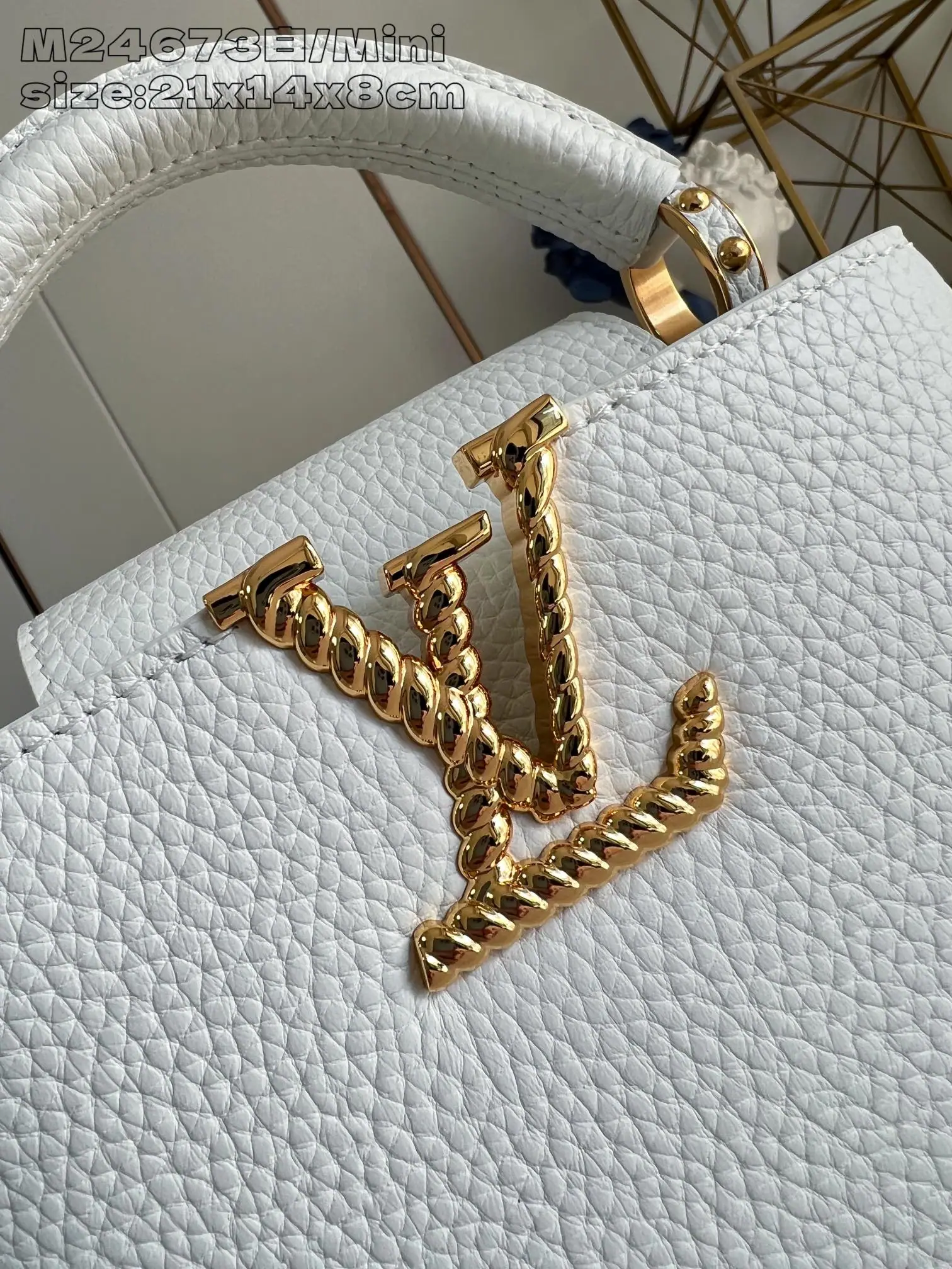 루이비통 M24673 화이트 카푸신 핸드백 미니 상세 이미지 2