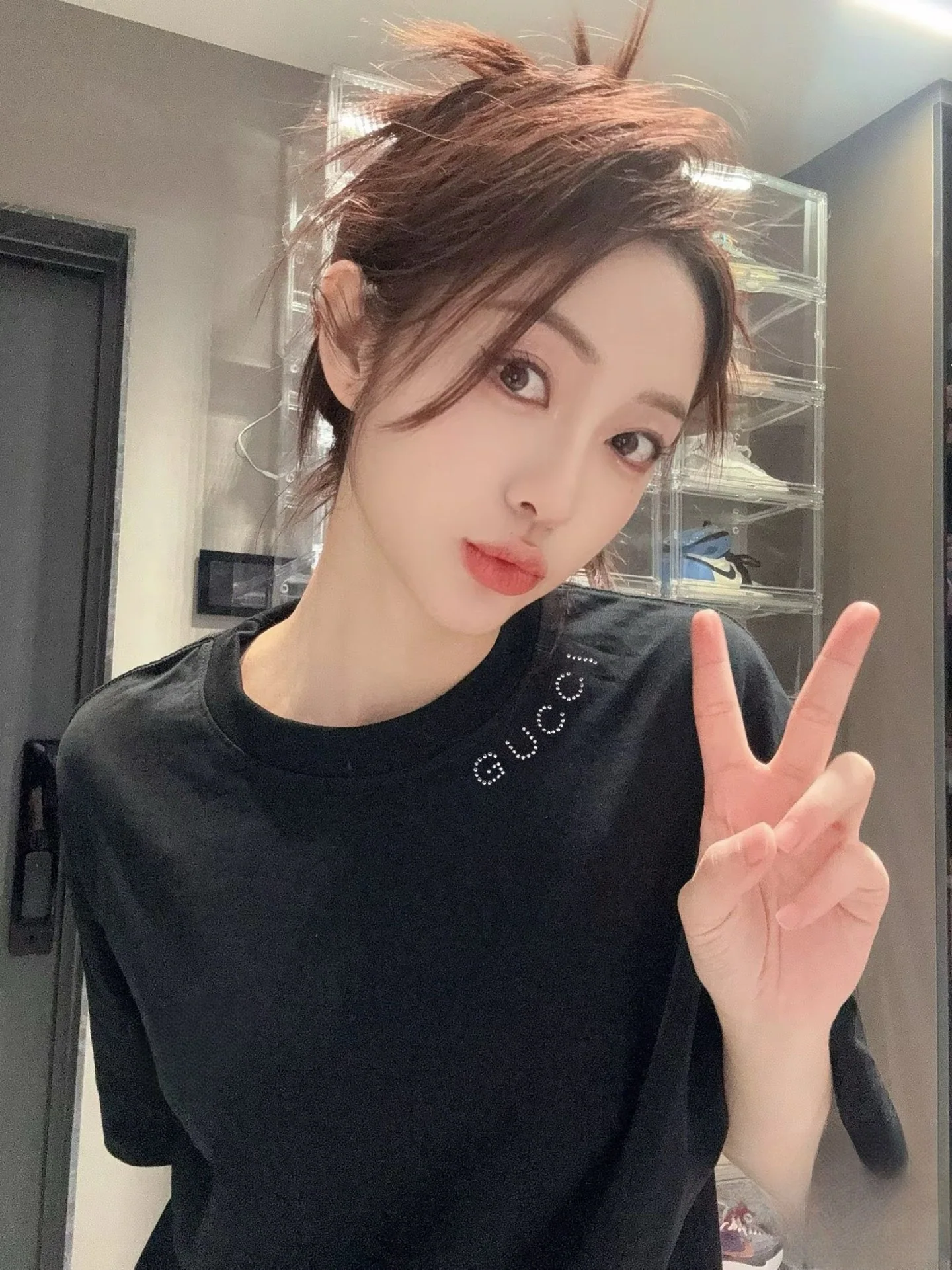 구찌 라인스톤 네크라인 더블 얀 반팔 티셔츠 상세 이미지 2
