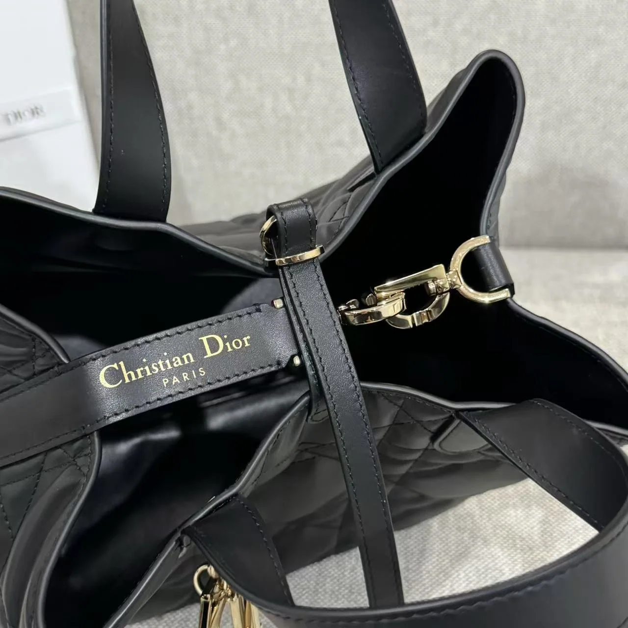 디올 다이아몬드 패턴 송아지가죽 숄더백 상세 이미지 6