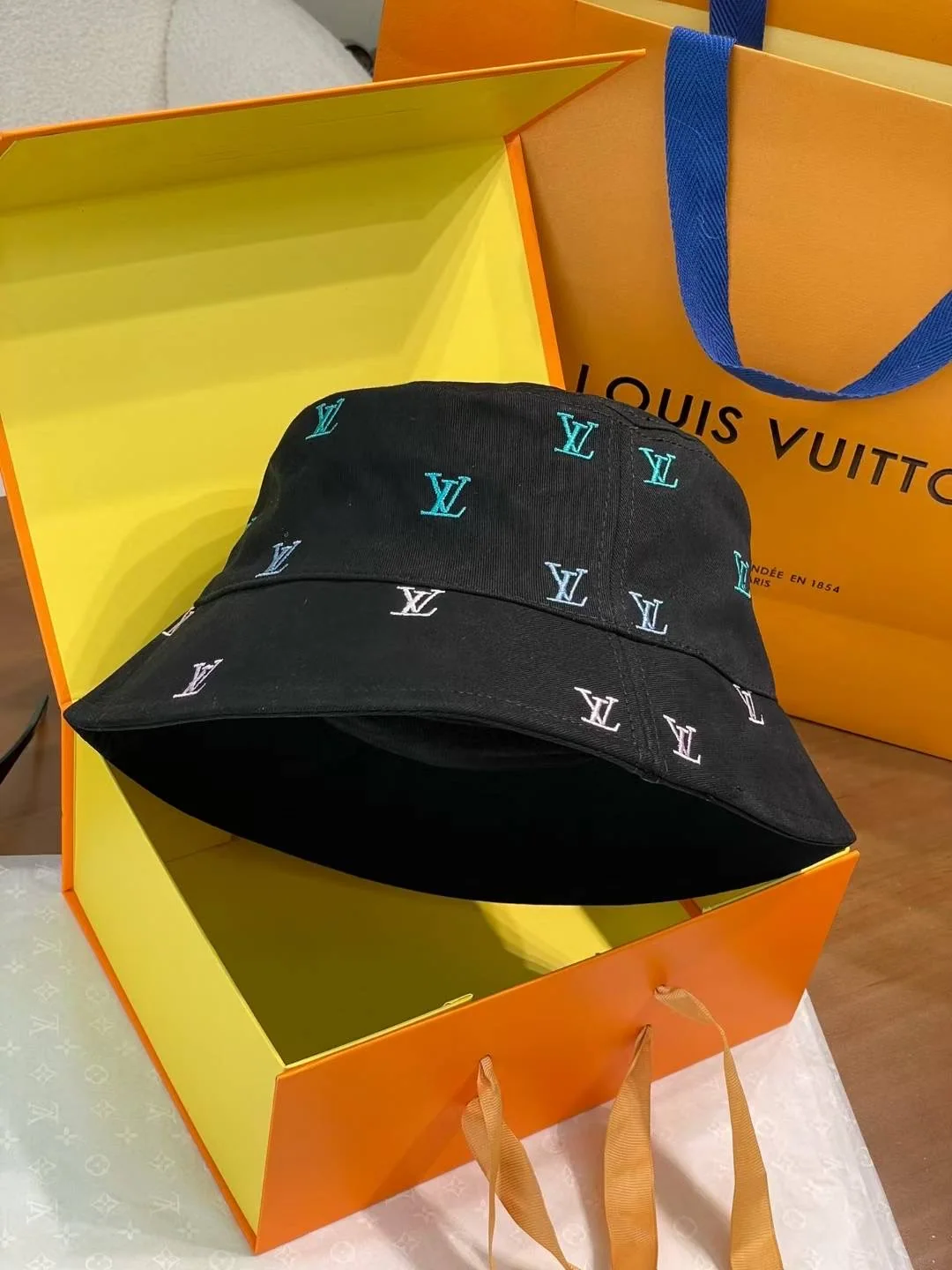 루이비통 LV 블라종 데님 리버시블 버킷햇 상세 이미지 2