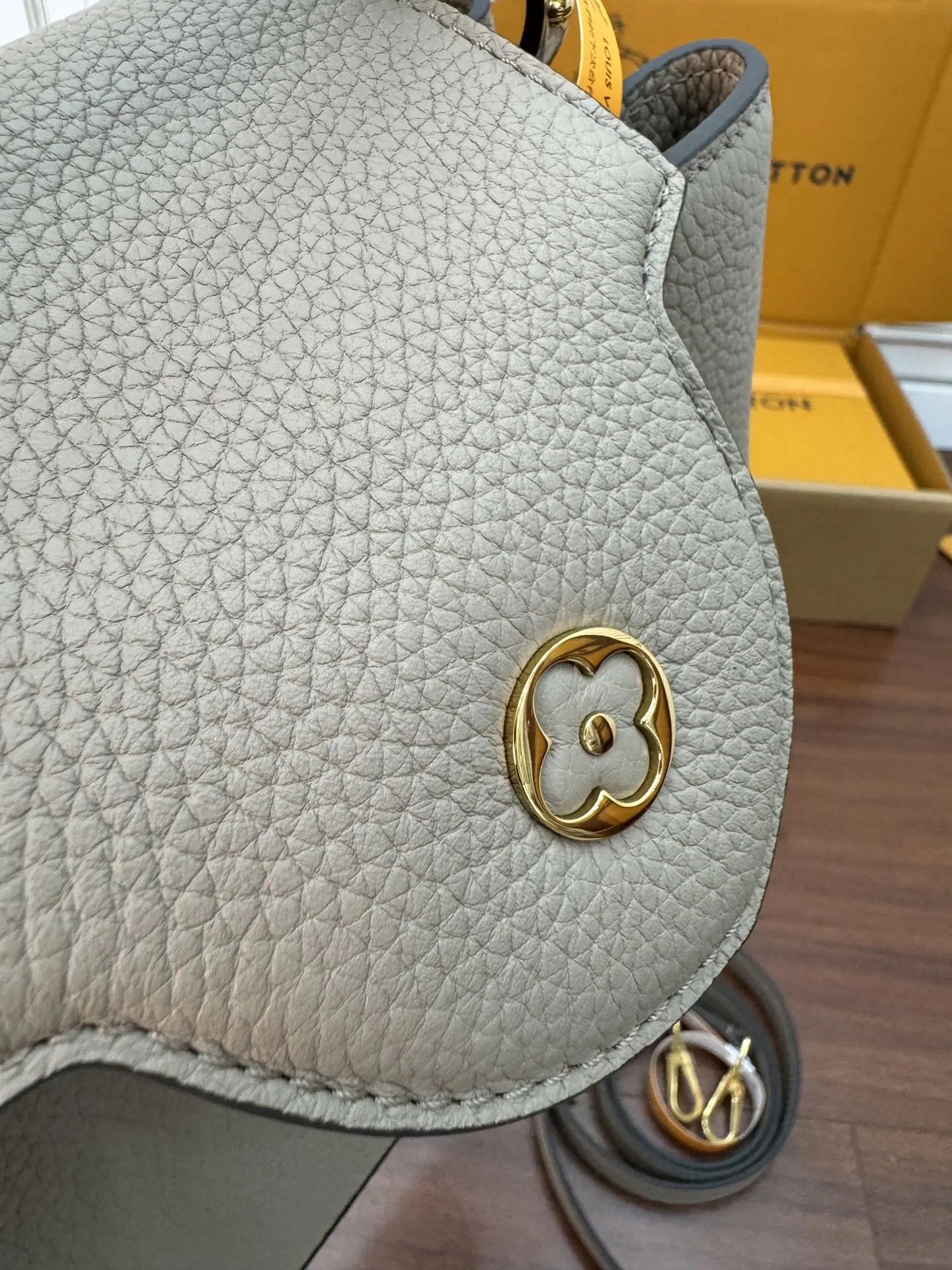 루이비통 M92041 가방 상세 이미지 5