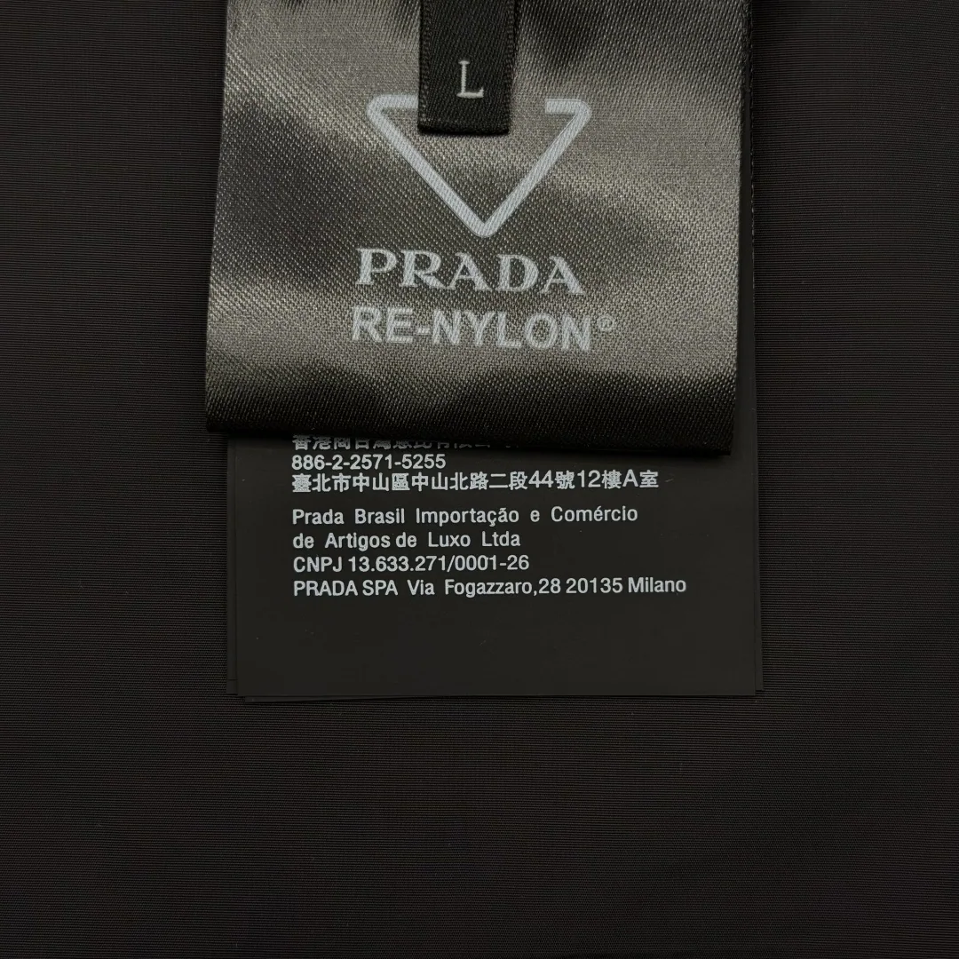 프라다 경량 리나일론 오버사이즈 반팔 셔츠 상세 이미지 9