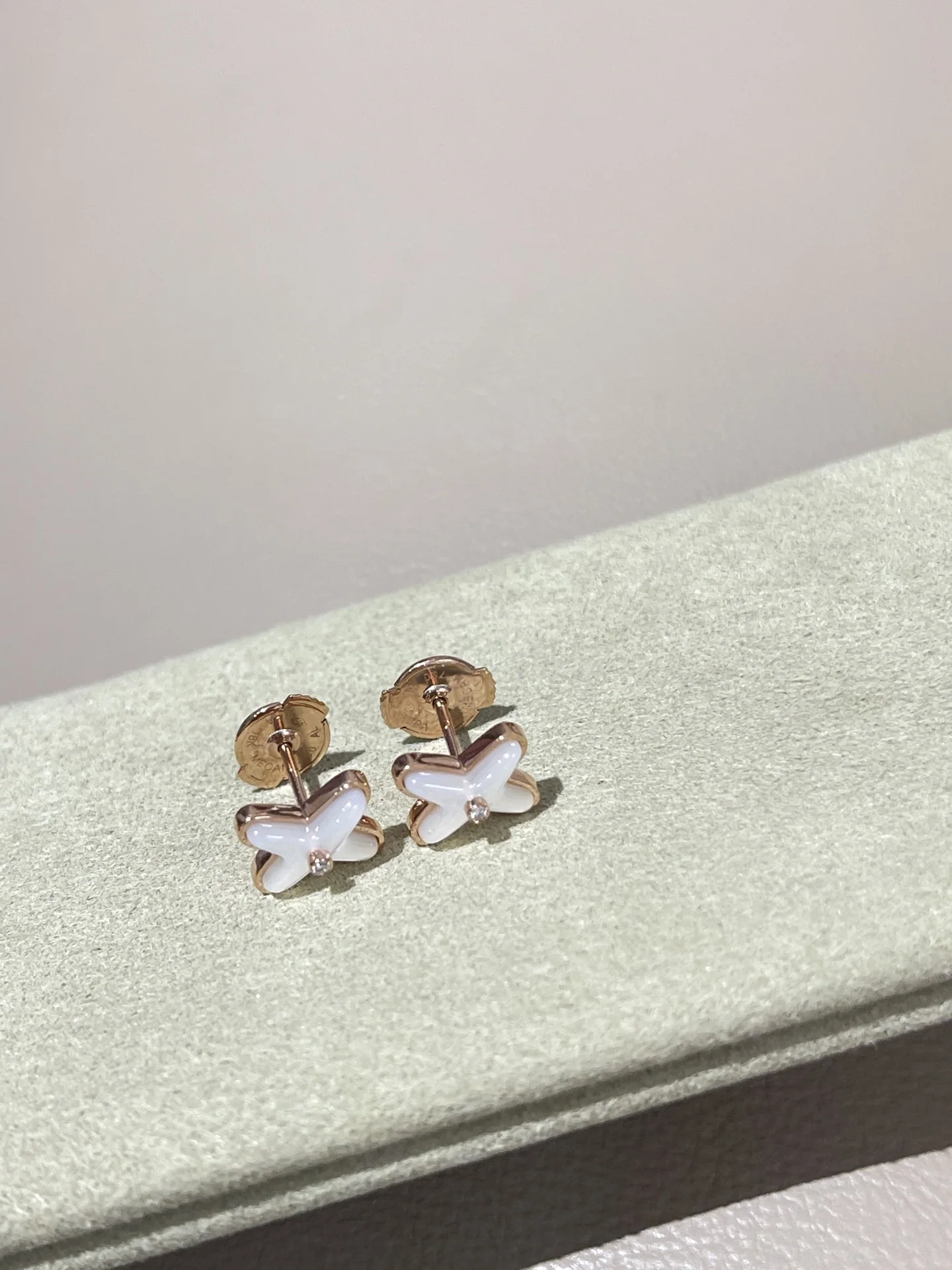 쇼메 화이트 셸 귀걸이 상세 이미지 8