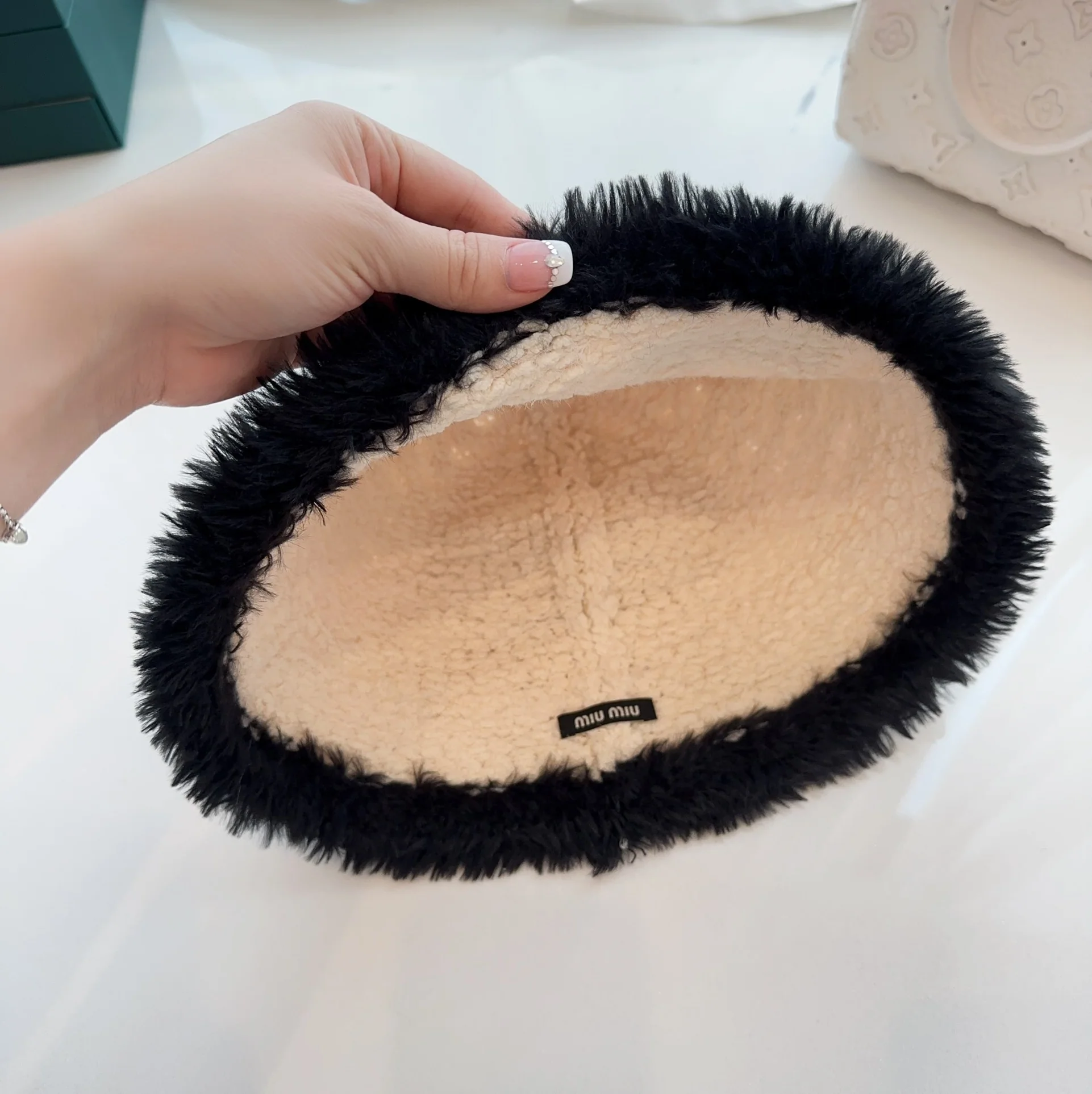 미우미우 모자 81139 Miu Miu Cap 상세 이미지 8