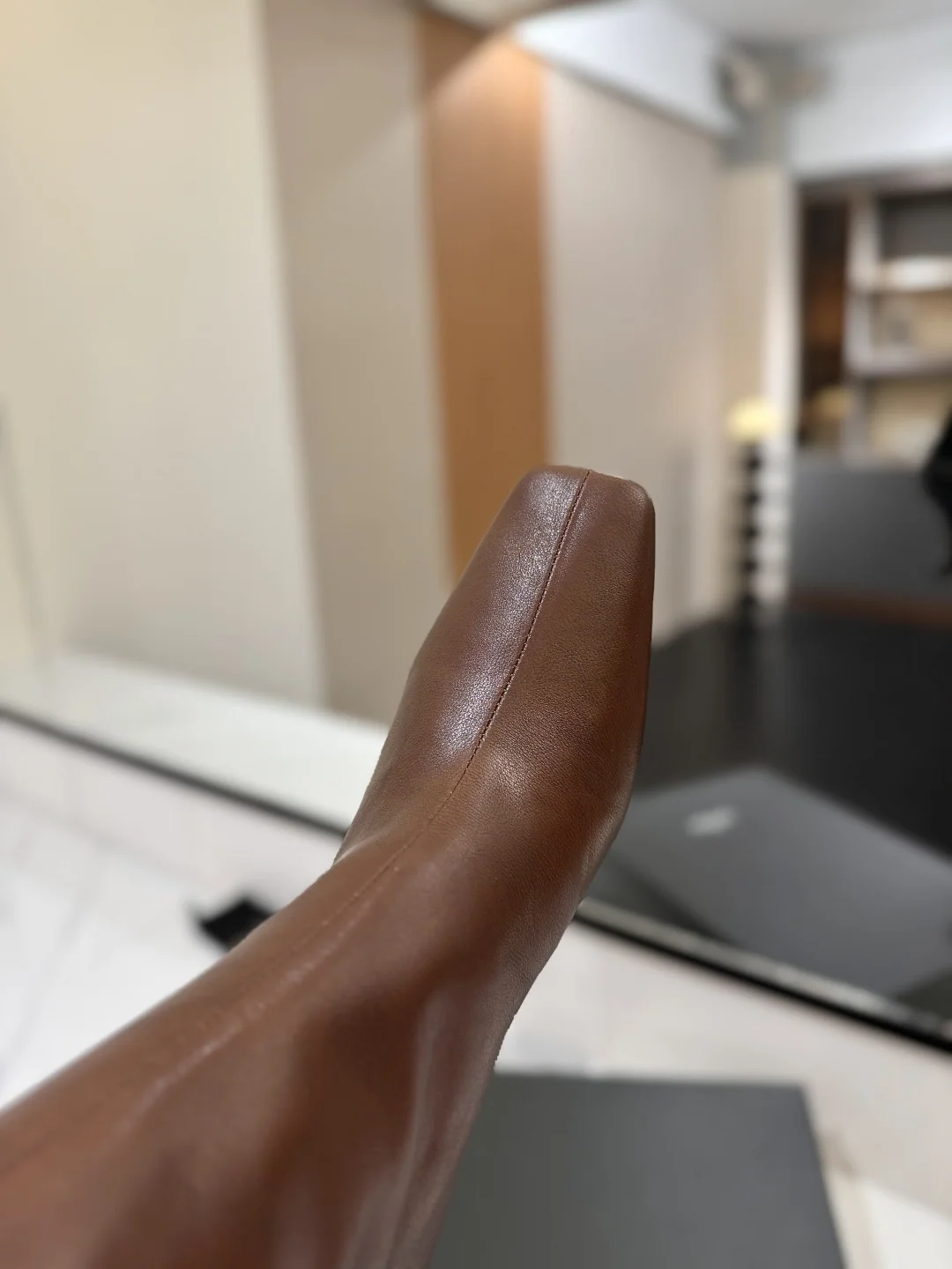 생로랑 태슬 장식 오버니 마틴 부츠 9444 상세 이미지 6