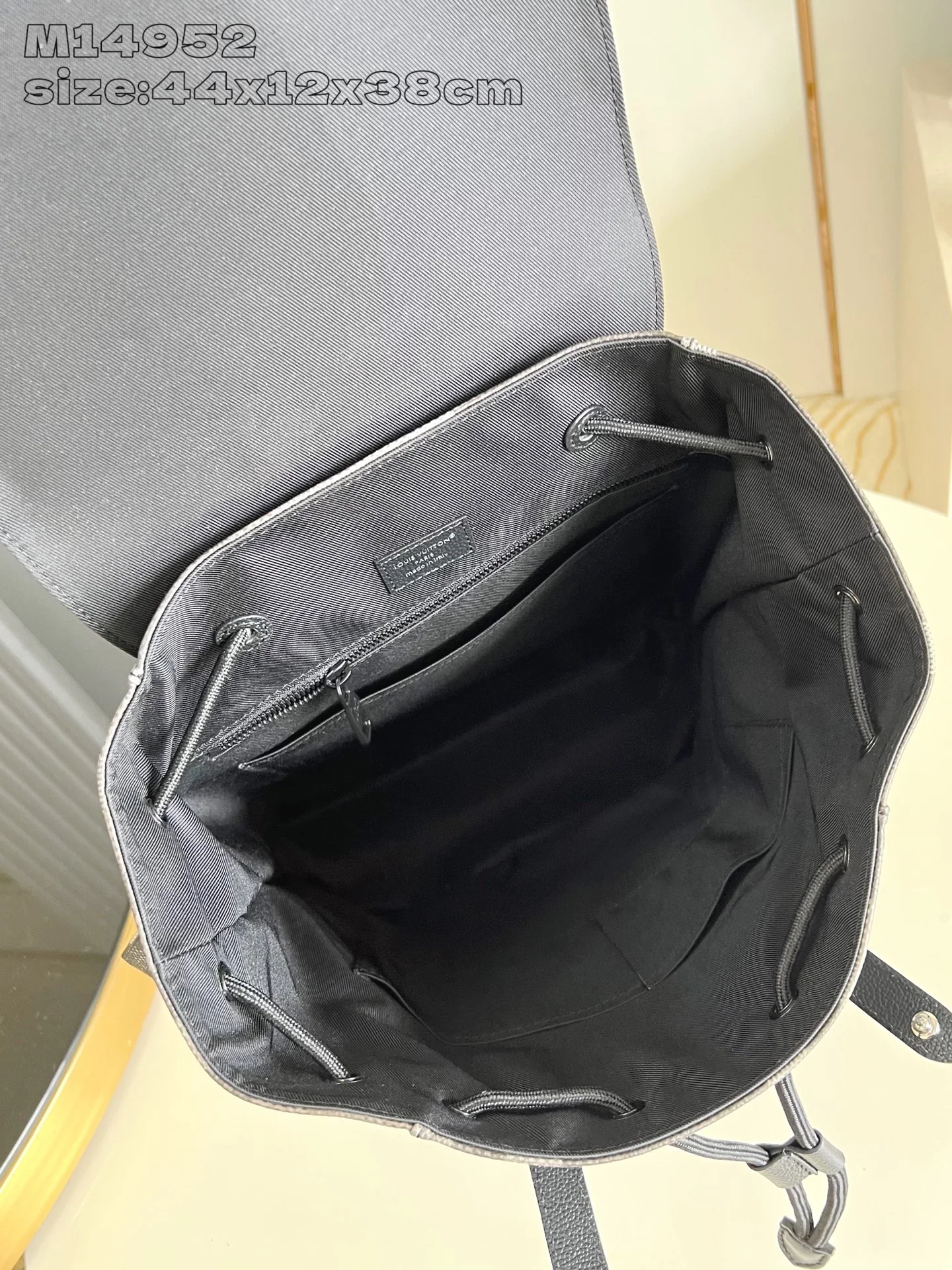루이비통 M14952 블랙 백팩 미디엄 상세 이미지 8