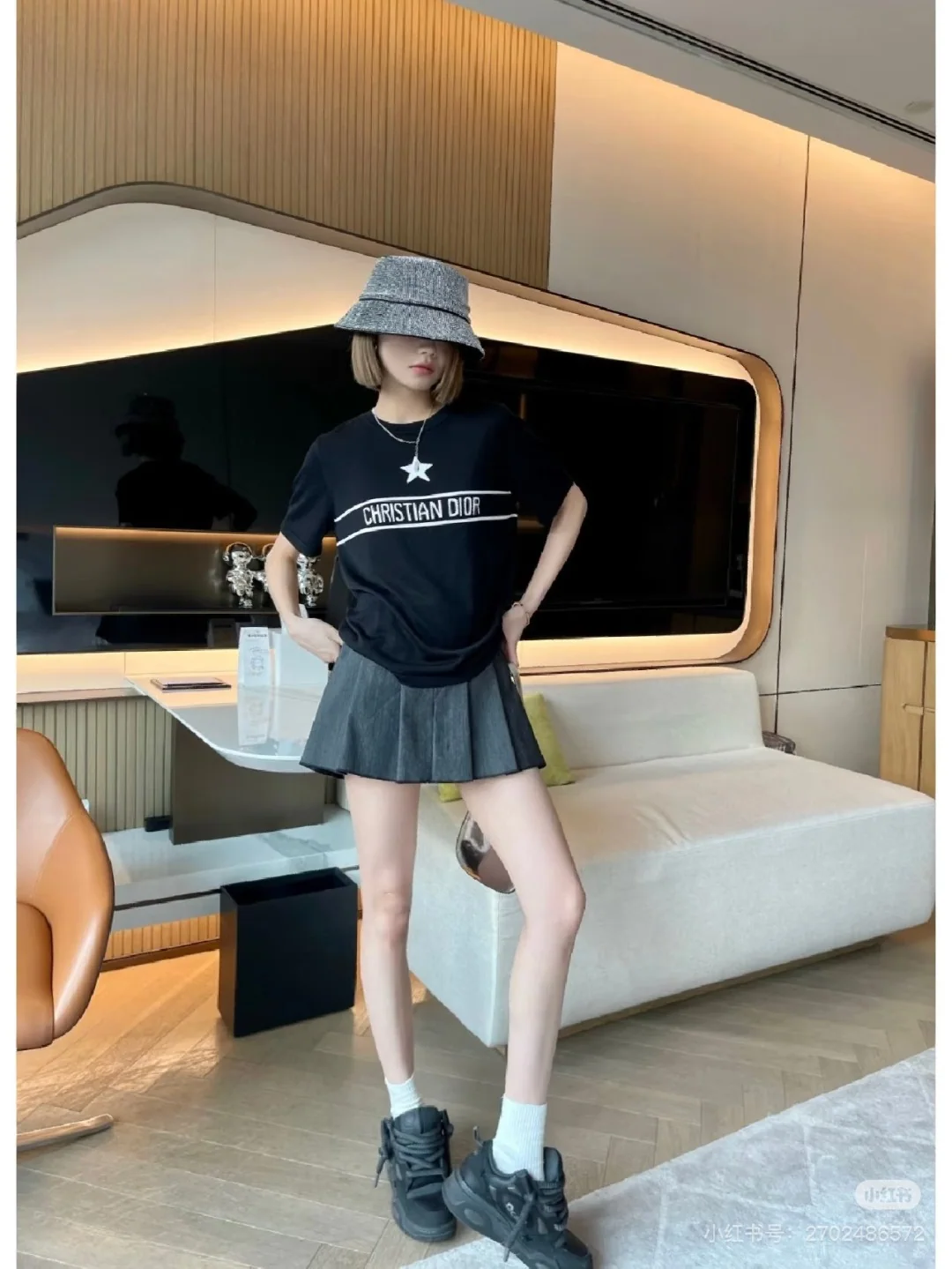 디올 자수 스트라이프 반팔 티셔츠 상세 이미지 1
