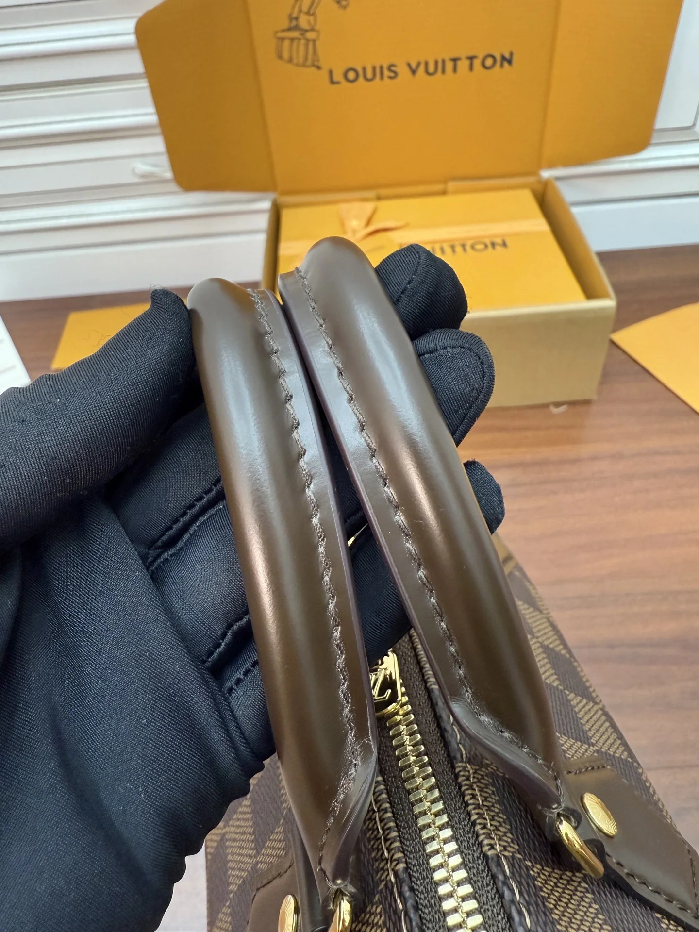 루이비통 M40489 가방 상세 이미지 3