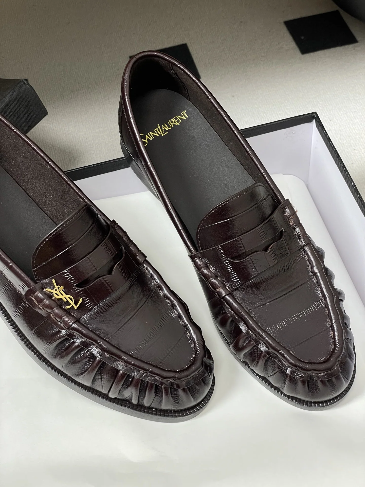 생로랑 YSL 메탈 로고 로퍼 9475 상세 이미지 9