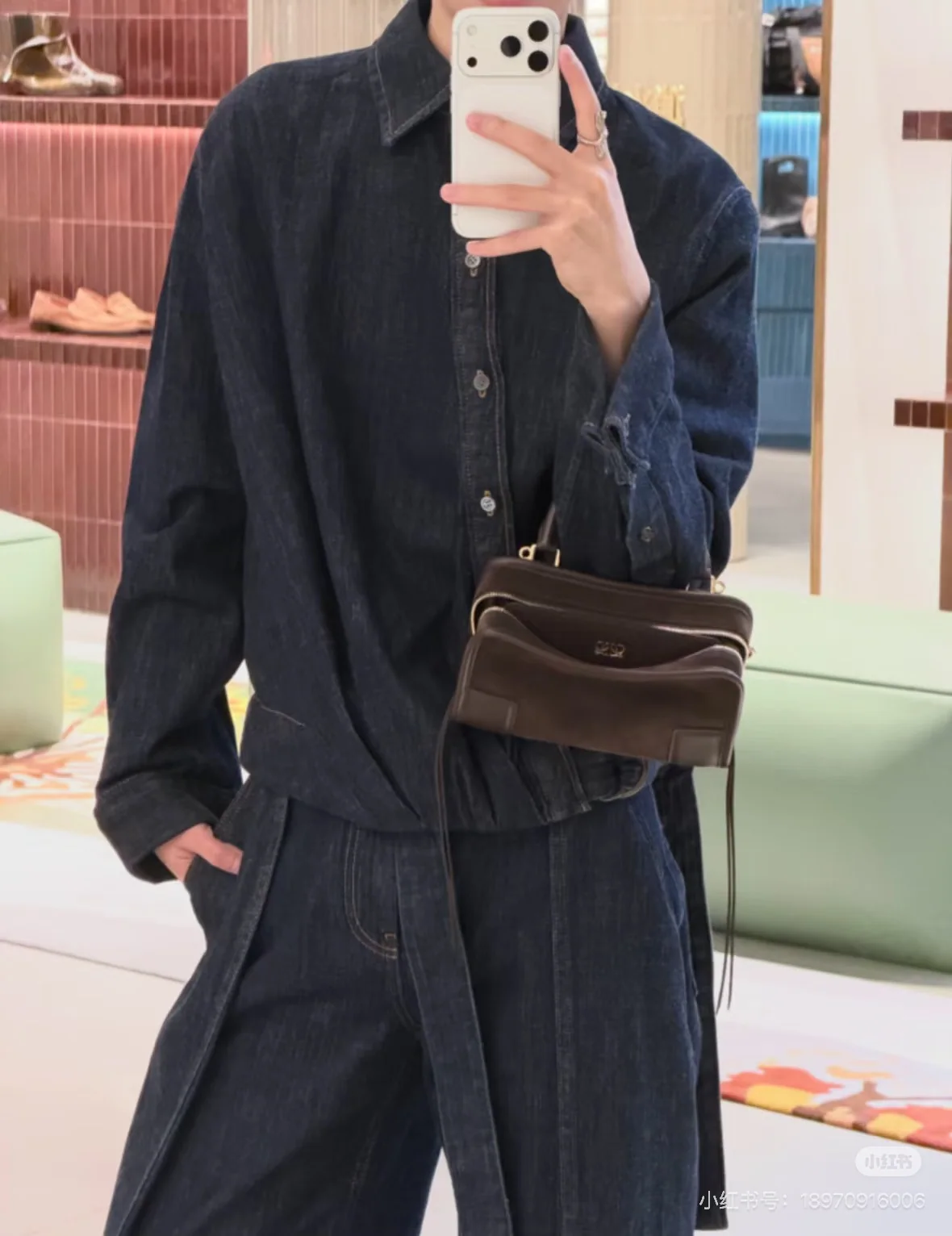 로에베 워시드 데님 크롭 자켓 상세 이미지 4