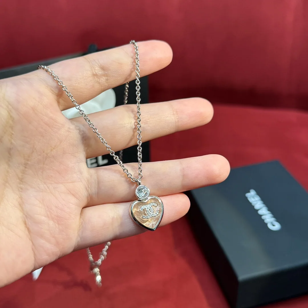 샤넬 라인스톤 하트 유리 목걸이 178119