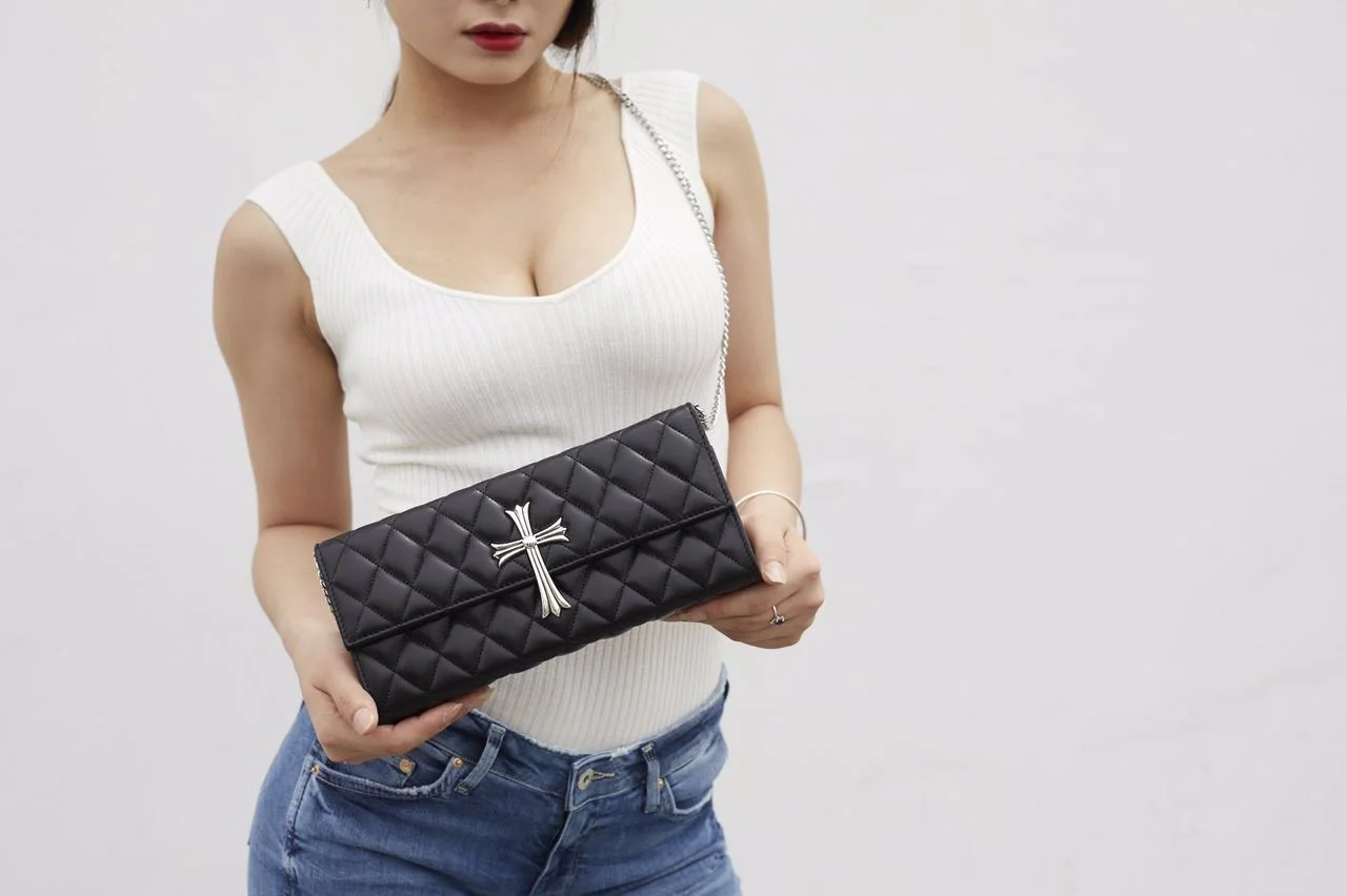 크롬하츠 925 실버 크로스 퀼팅 클러치백 상세 이미지 16