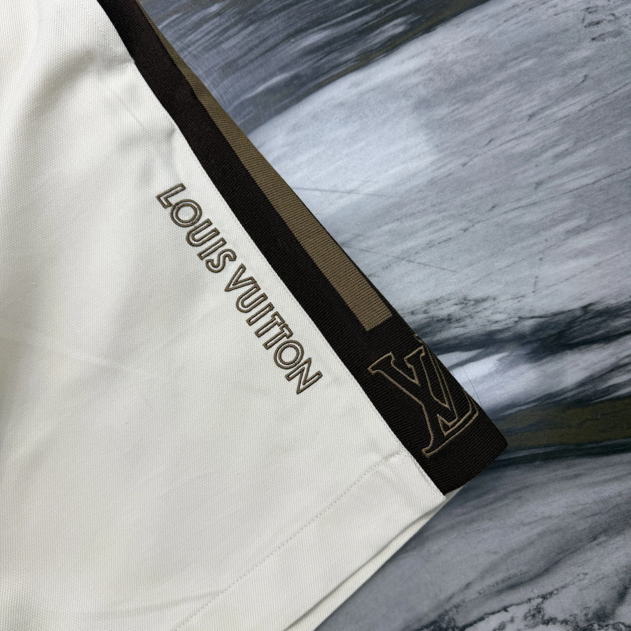 루이비통 SS 26 패치워크 반바지 41203 Louis Vuitton Shorts 상세 이미지 16