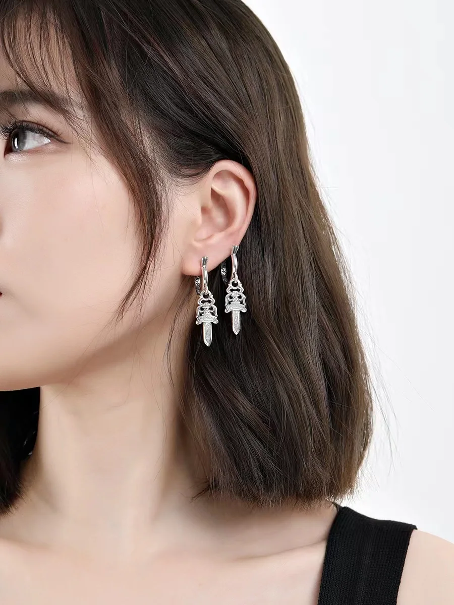 크롬하츠 검 모티브 유니섹스 귀걸이 상세 이미지 4