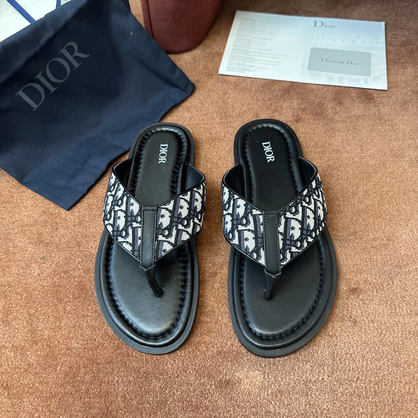 디올(Dior)의 알리아스 통 샌들 슬리퍼 144028