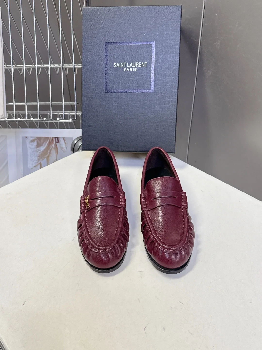 생로랑 클래식 로퍼 150048