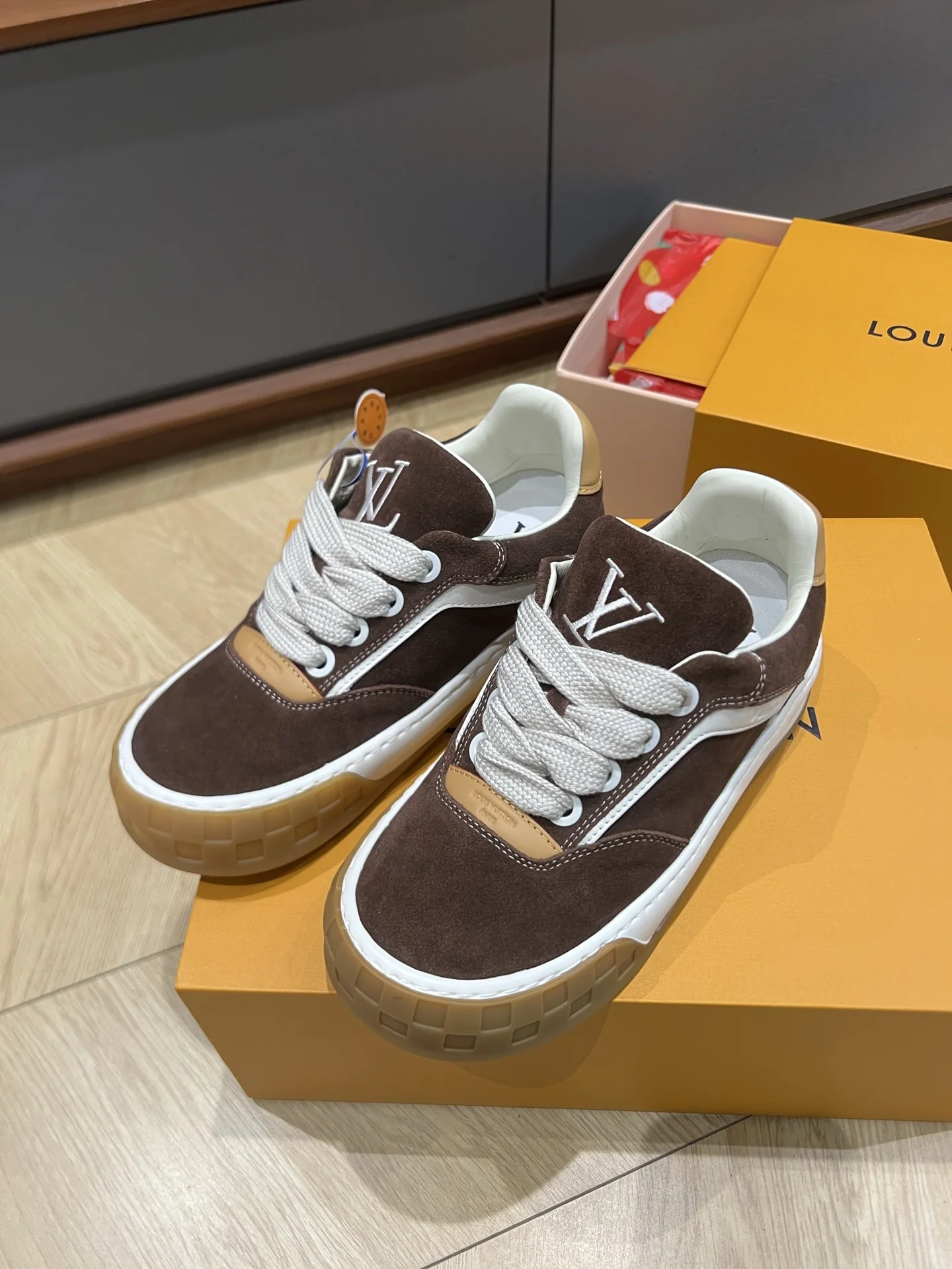 루이비통 LV 26 경사 커플 스케이트보드 신발 상세 이미지 1