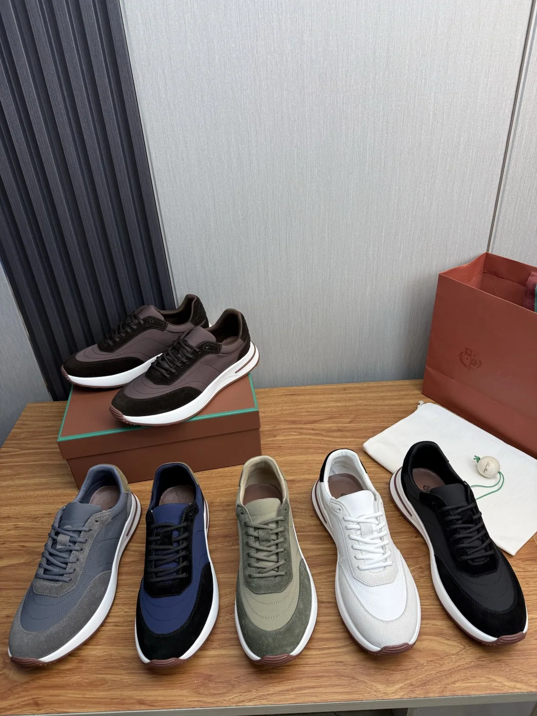 로로피아나 스웨이드 남성 스니커즈 148935