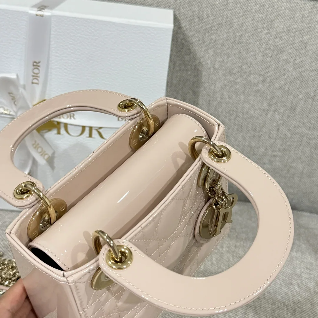 디올 레이디백 핑크 에나멜 가죽 플랩 숄더백 상세 이미지 4
