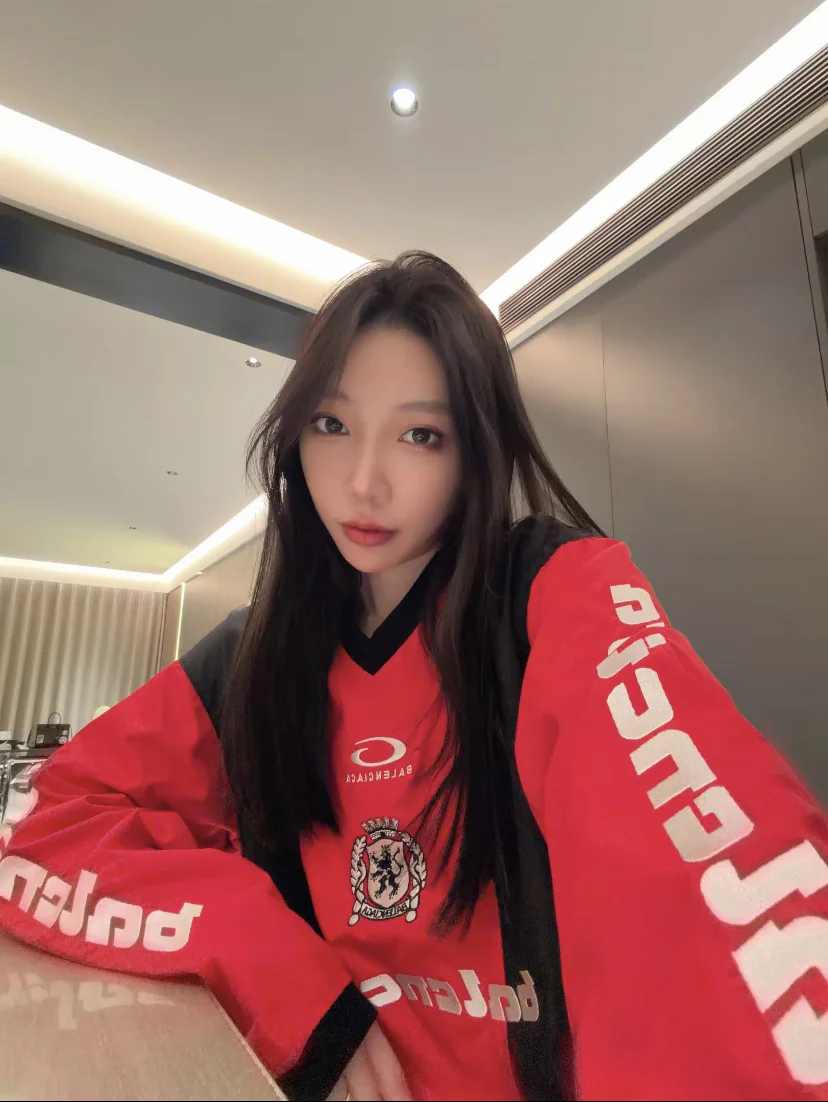 발렌시아가 컬러 블록 V넥 긴팔 티셔츠 상세 이미지 24