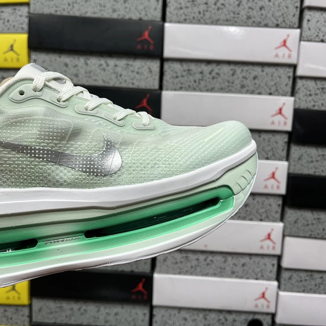 나이키 [5A] 보메로 프리미엄 HM5973-300 201650 Nike Vomero Premium Barely Green 상세 이미지 9