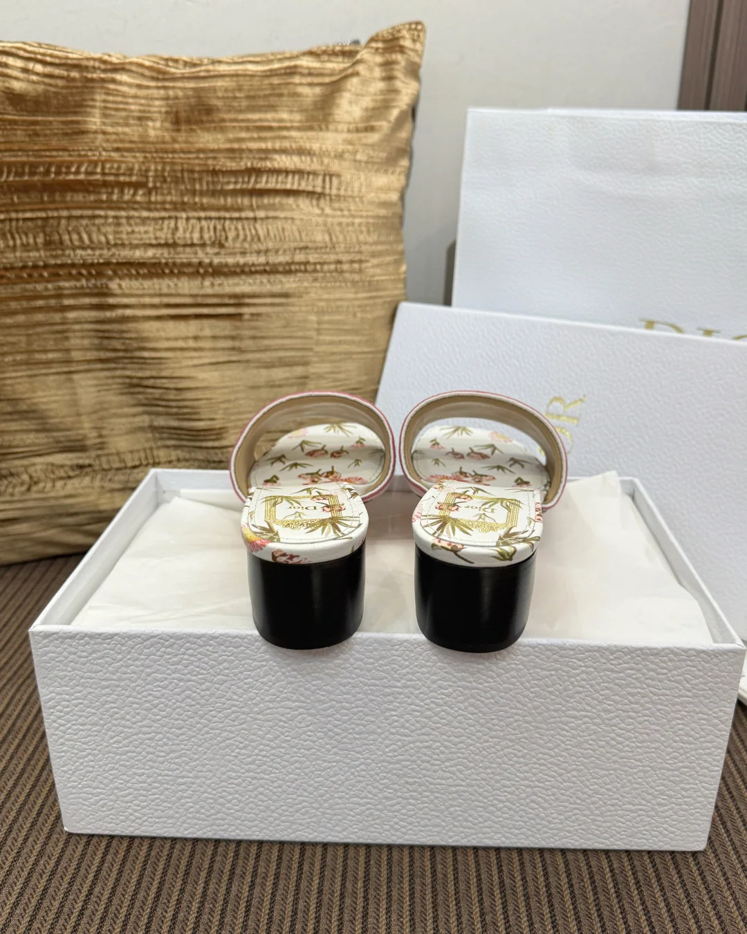 디올 자수 캔버스 슬리퍼 상세 이미지 9
