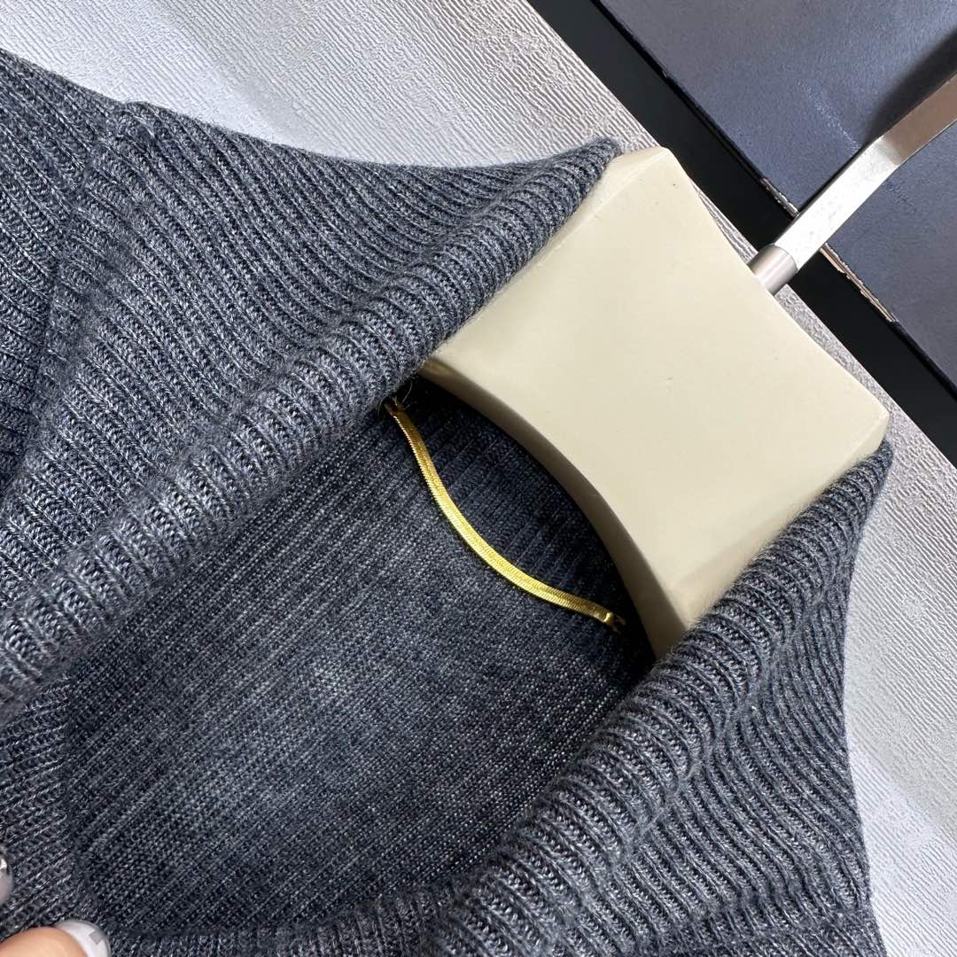 생로랑 로고 자수 울 하이넥 긴팔티셔츠 상세 이미지 3