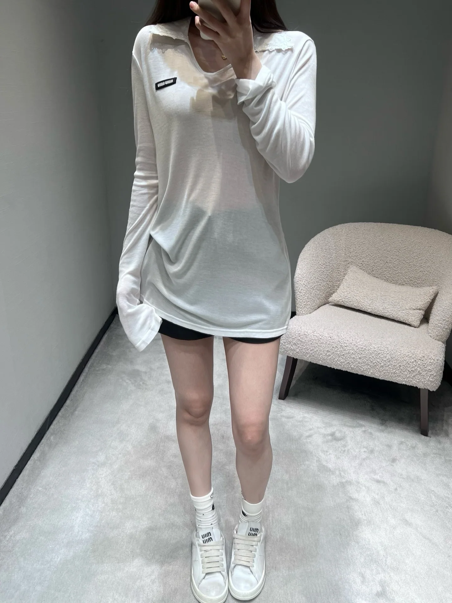 미우미우 레이스 V넥 긴팔 티셔츠 상세 이미지 1