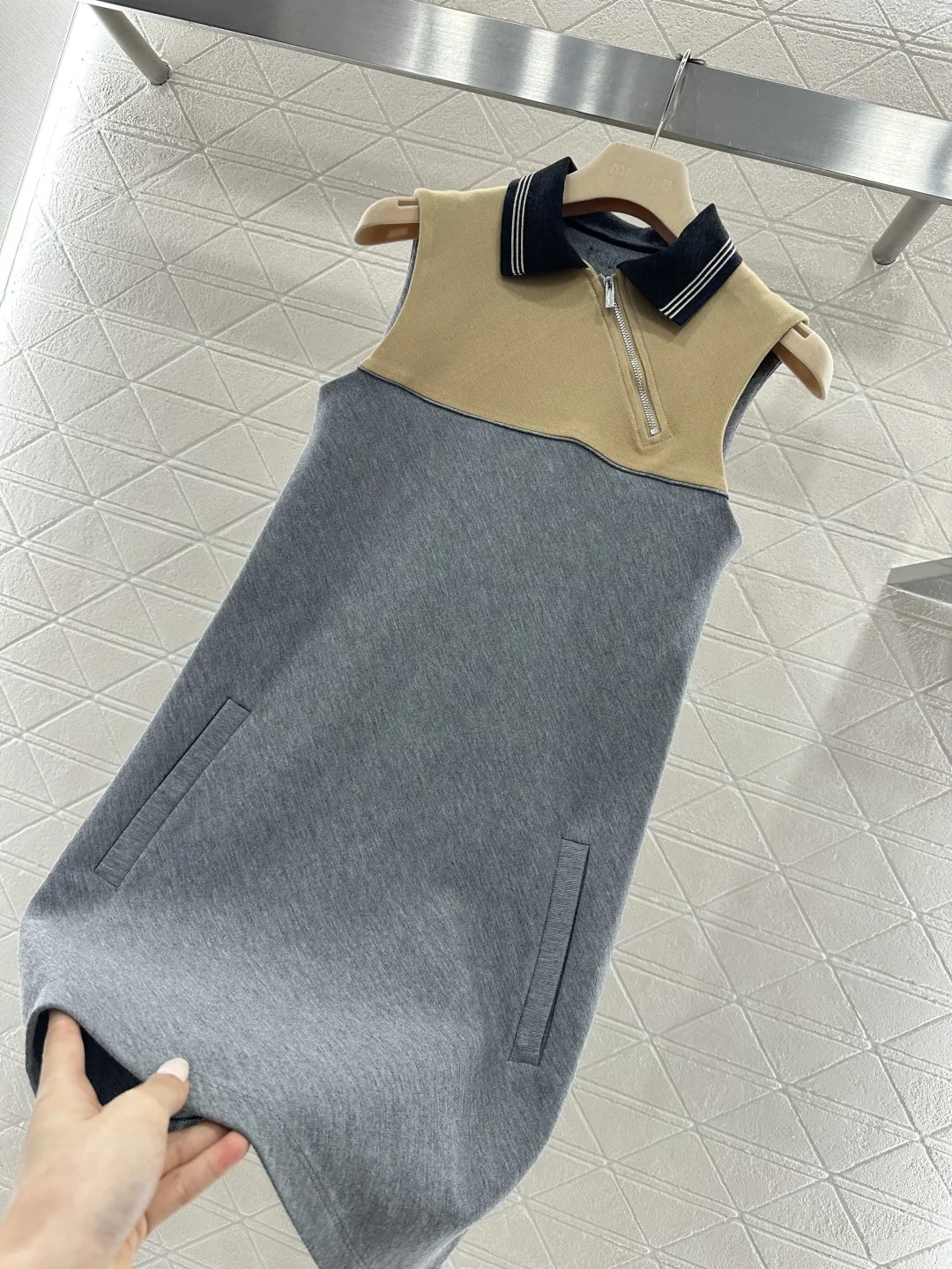 미우미우 비대칭 카라 코튼 베스트 원피스 상세 이미지 6