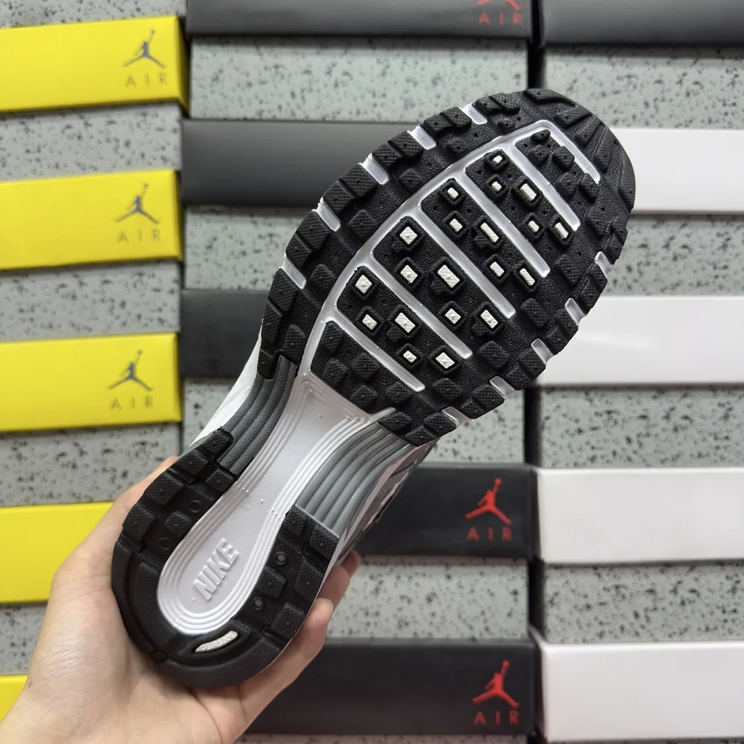 나이키 [PE] P 6000 IR2004-100 201744 Nike P-6000 White Metallic Cool Grey Black 상세 이미지 8
