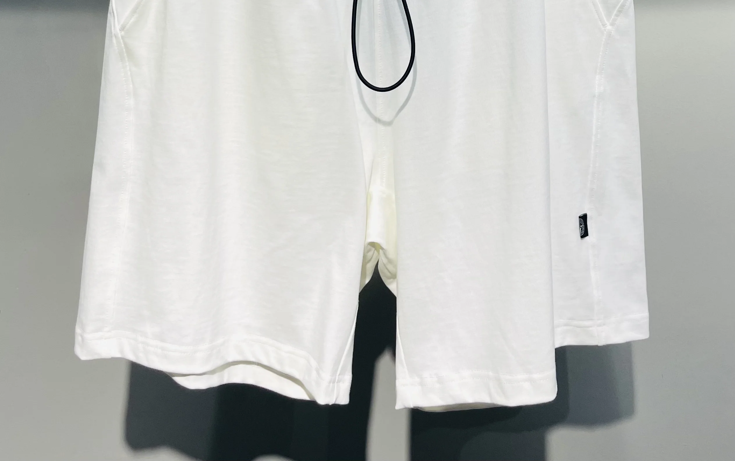 스톤아일랜드 컴퍼스 패치 프린트 고무 허리 남성 반바지 상세 이미지 4