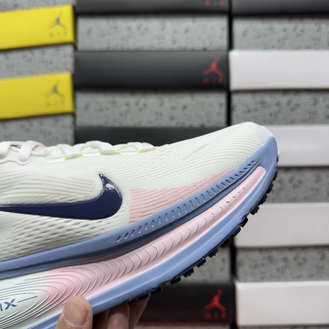 나이키 [XY] 보메로 18 HM6804-115 201742 Nike Vomero 18 White Work Blue Barely Green 상세 이미지 9