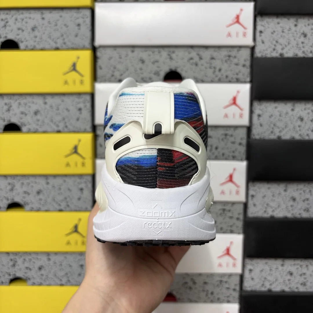 나이키 [GT] 보메로 18 SE IB8164-999 201792 Nike Vomero 18 SE Light Trails 상세 이미지 5