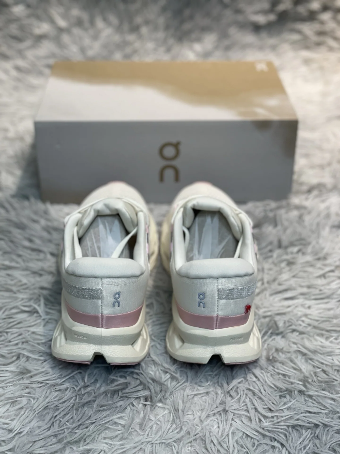 ON Cloudsurfer 2 여성용 신발 상세 이미지 3