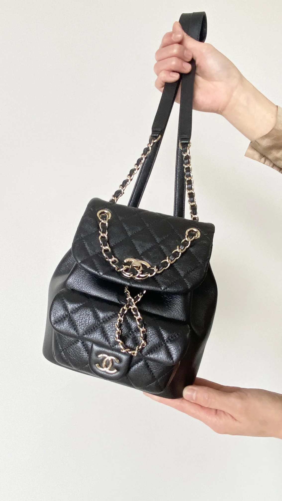 샤넬 텀블링 페블 가죽 블랙 은장 숄더백 상세 이미지 2