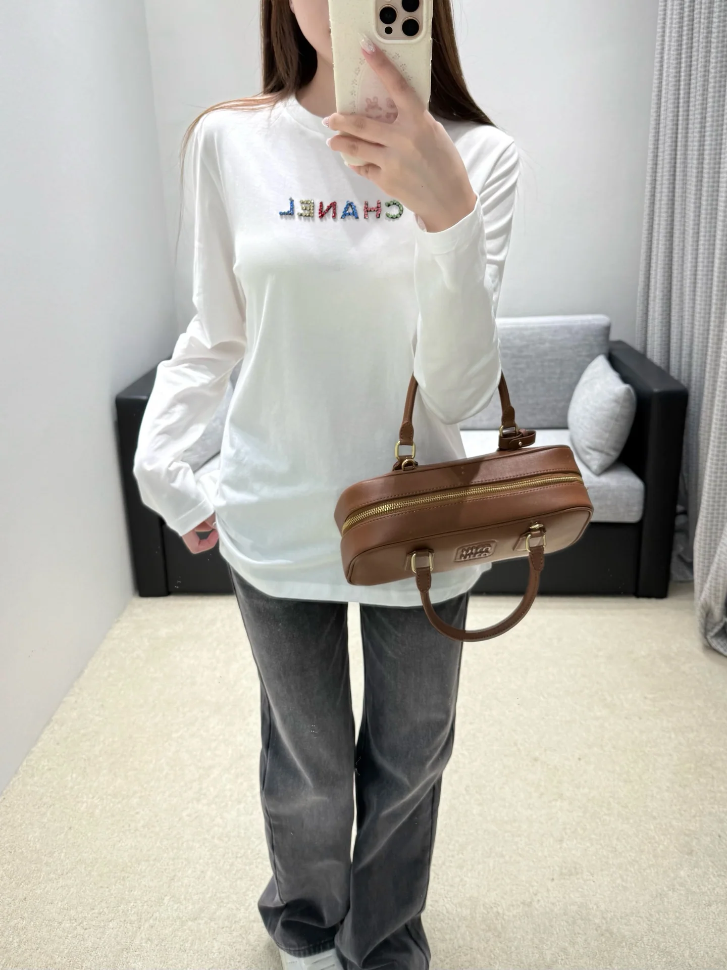 샤넬 컬러풀 라인스톤 로고 여성 긴팔 티셔츠 상세 이미지 2