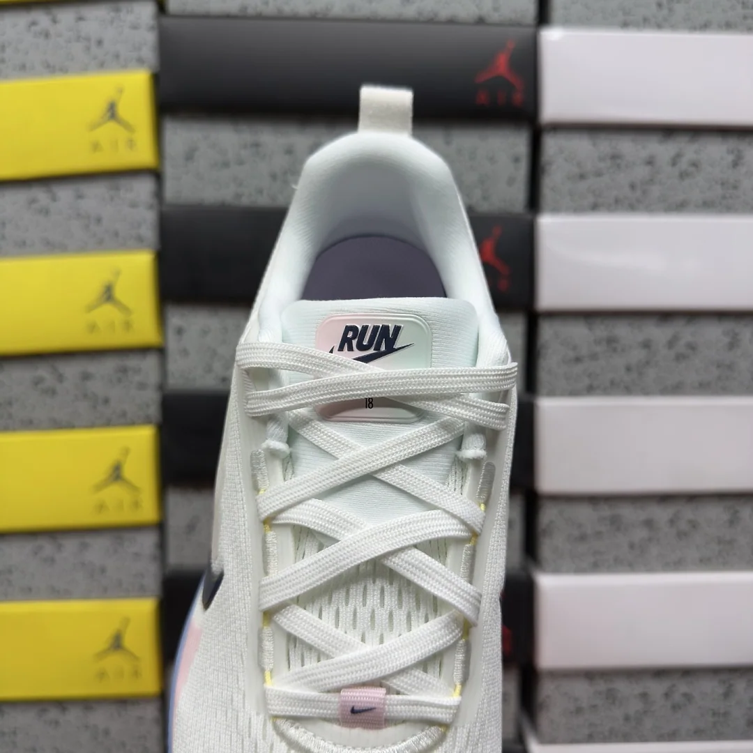 나이키 [XY] 보메로 18 HM6804-115 201742 Nike Vomero 18 White Work Blue Barely Green 상세 이미지 3