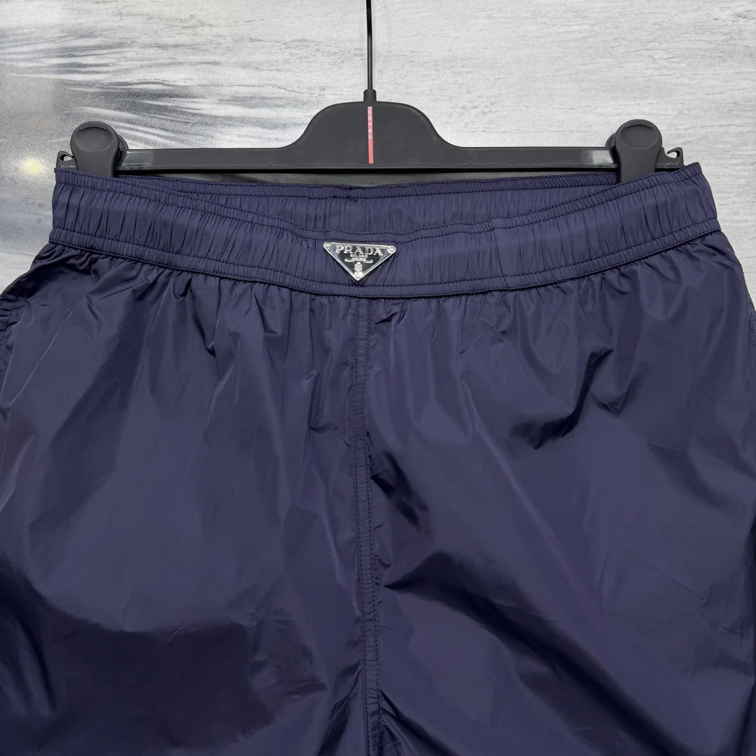 프라다 Re-Nylon 솔리드 컬러 엘라스틱 비치 반바지 41245 Prada Shorts 상세 이미지 5