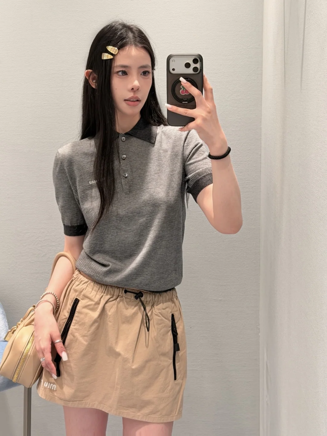 미우미우 그레이 스트라이프 카라 반팔 티셔츠 상세 이미지 8